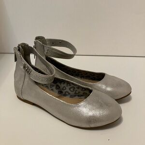 Nine West Silver Shimmery Ballet Flats. Size 1. Like new condition.